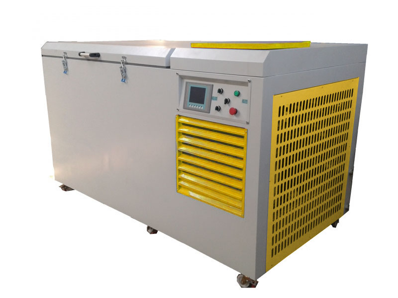 FREEZING AND THAWING TEST CHAMBERS IN WATER